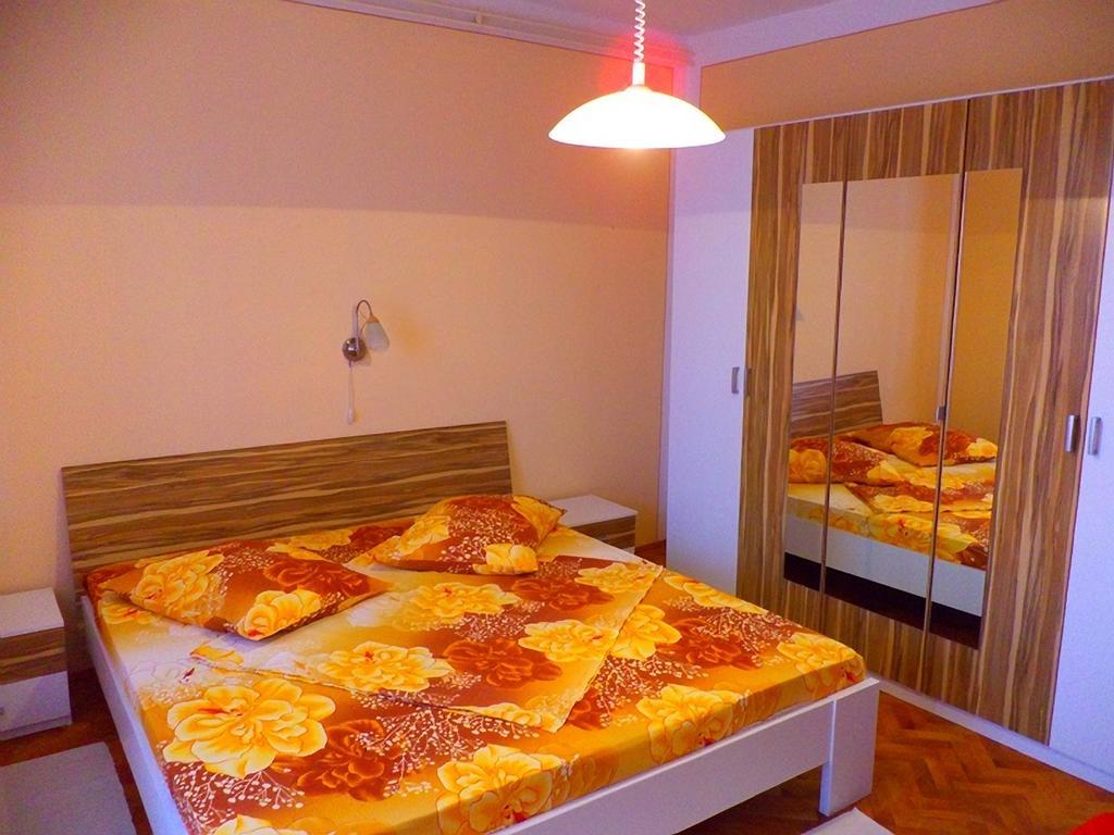 Apartments Vesna Kampor Esterno foto