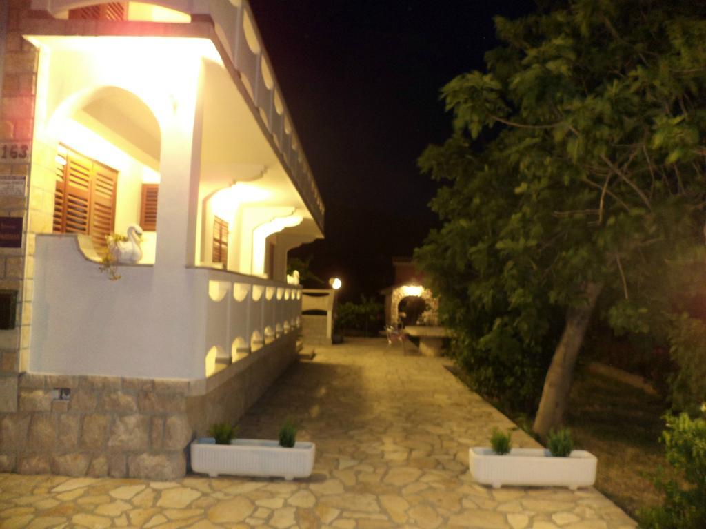 Apartments Vesna Kampor Esterno foto